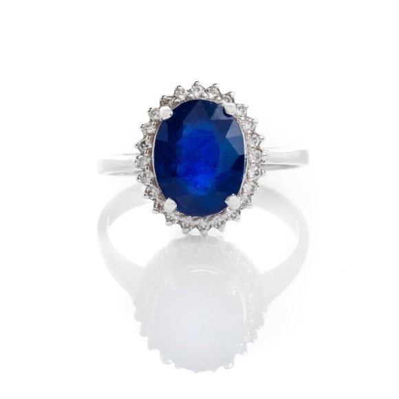Δαχτυλίδι ροζέτα οβάλ με ζαφείρι(4.03ct)