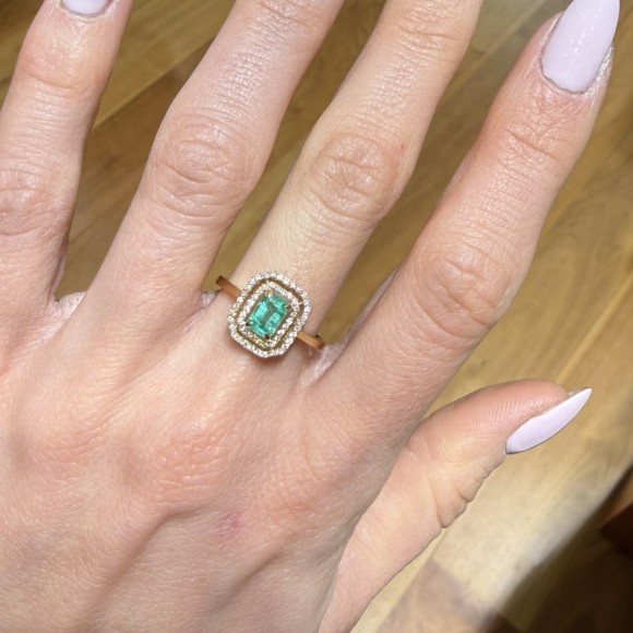 Δαχτυλίδι με διαμάντια και σμαράγδι 0.70ct