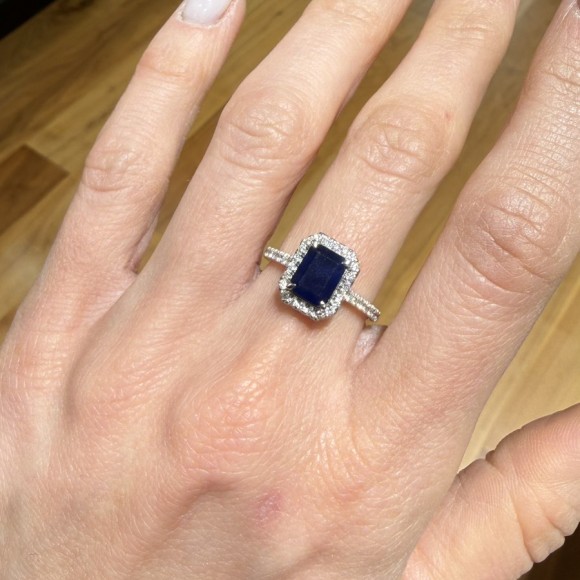 Δαχτυλίδι ροζέτα με ζαφείρι emerald 1.40ct