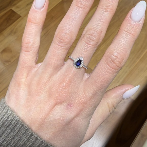 Δαχτυλίδι ροζέτα με ζαφείρι pear 0.50ct