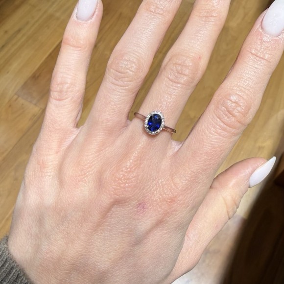 Δαχτυλίδι ροζέτα με ζαφείρι oval cut 1.02ct