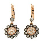 Σκουλαρίκια κρεμαστά σε ροζέτα, από ροζ χρυσό, 14 καρατίων.