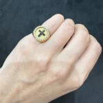 Δαχτυλίδι Chevalier στρόγγυλο με σταυρό